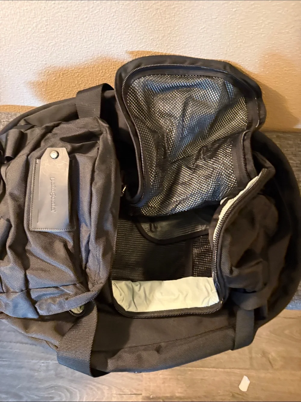 vintage Patagonia Molded-Base Heavy Duty Duffel / Travel Bag